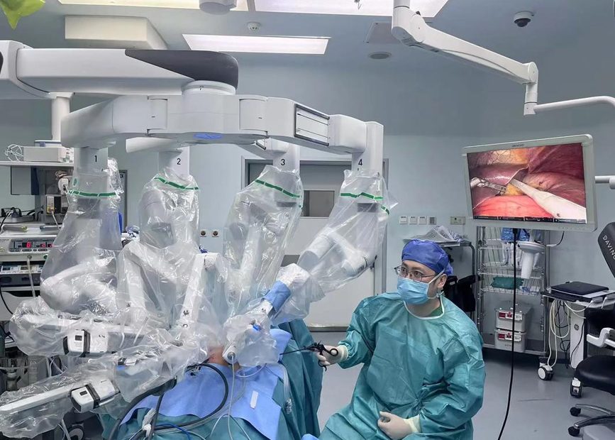 The Da Vinci surgical robot has become widely available in China